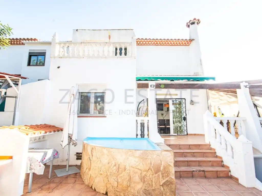 Vista exterior de Casa adosada en venta en La Nucia