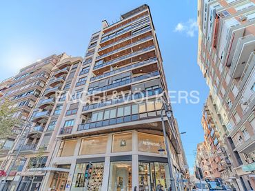 Piso con ascensor en venta en Avenida del Doctor Gadea 27