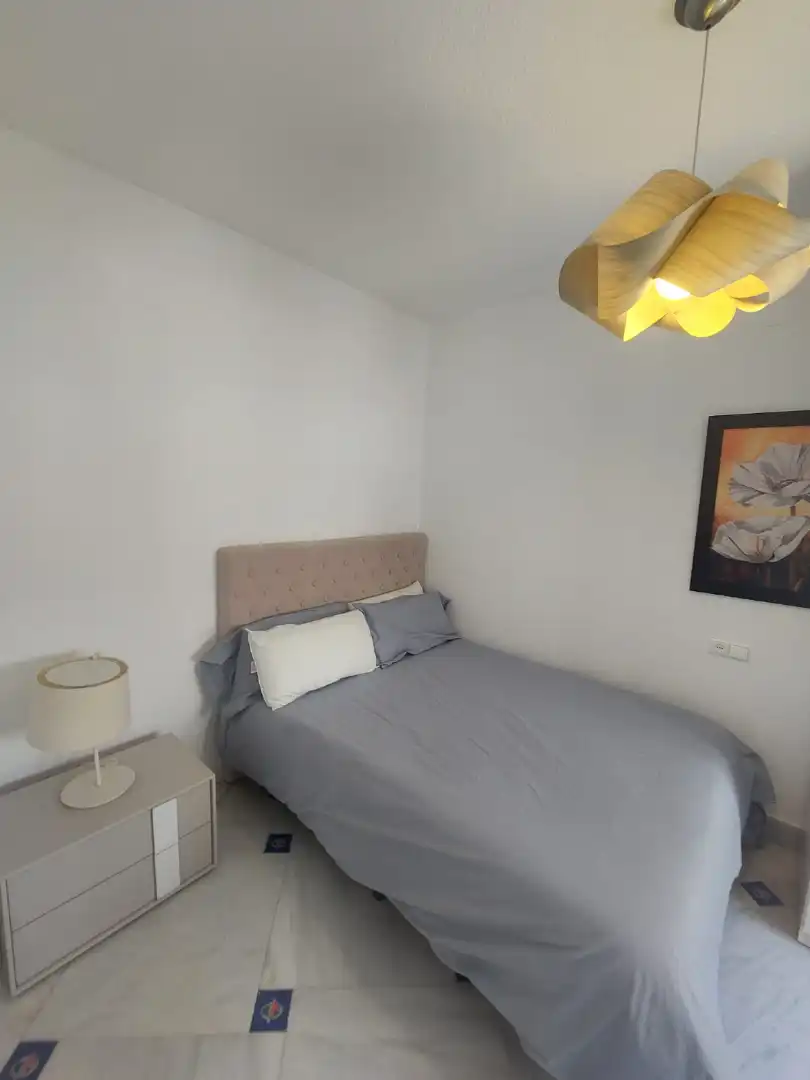 Dormitori de Apartament de lloguer en Córdoba amb Aire condicionat, Calefacció i Moblat