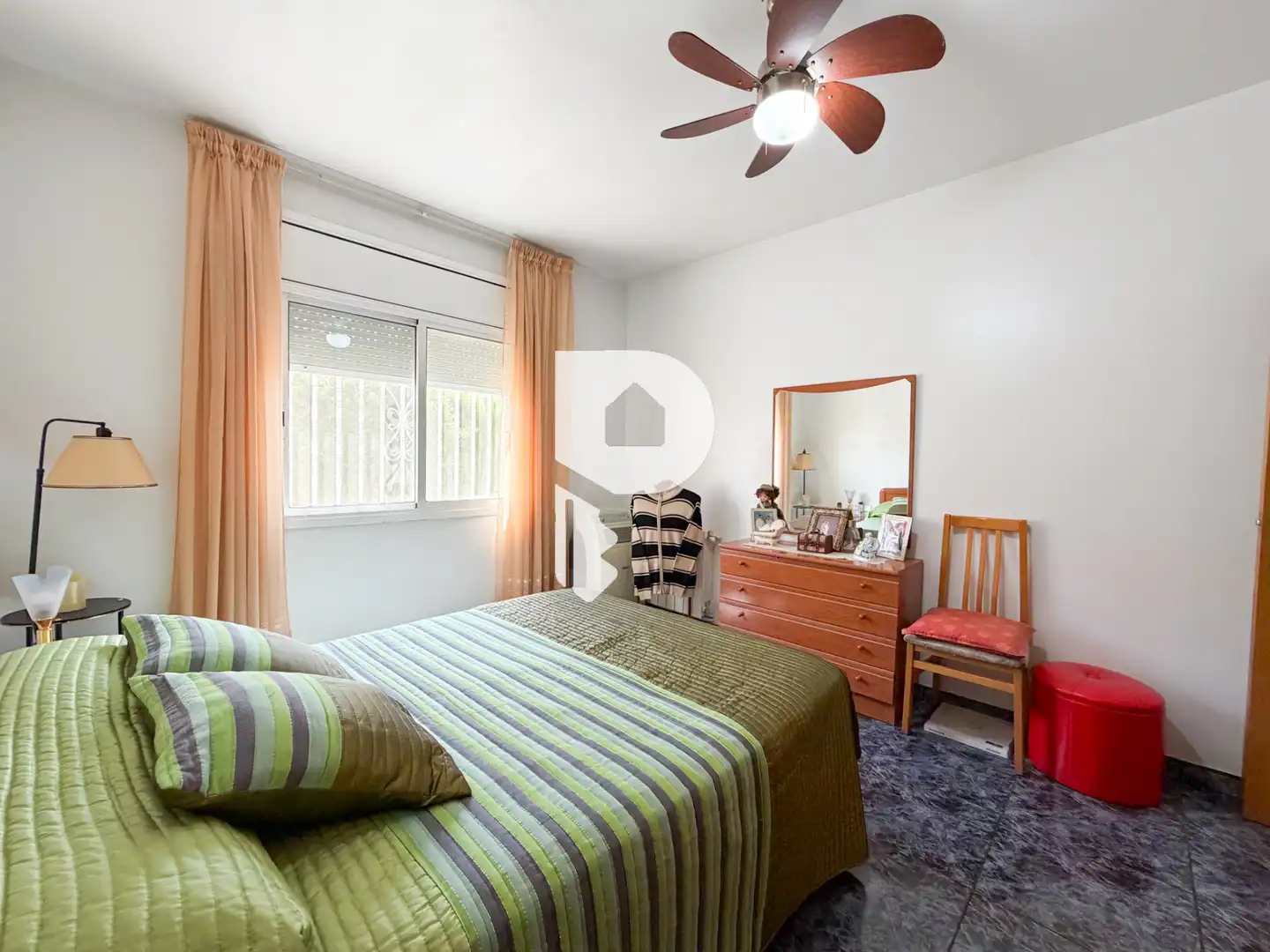 Schlafzimmer von Haus oder Chalet zum Verkauf in Sant Vicenç Dels Horts mit Klimaanlage, Heizung und Privatgarten