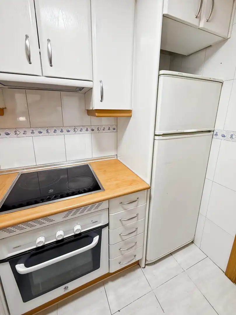 Wohnung zur Miete in Calle de Pinos Baja, Valdeacederas