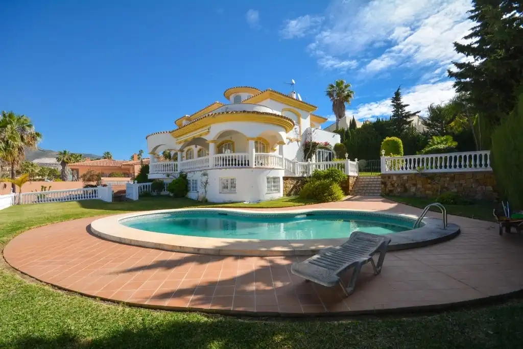 Xalet amb piscina en venda a Torrequebrada