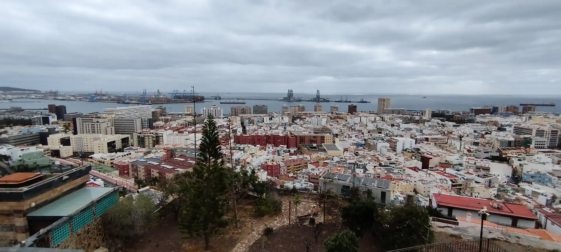 Außenansicht von Büro zur Miete in Las Palmas de Gran Canaria mit Klimaanlage, Terrasse und Balkon