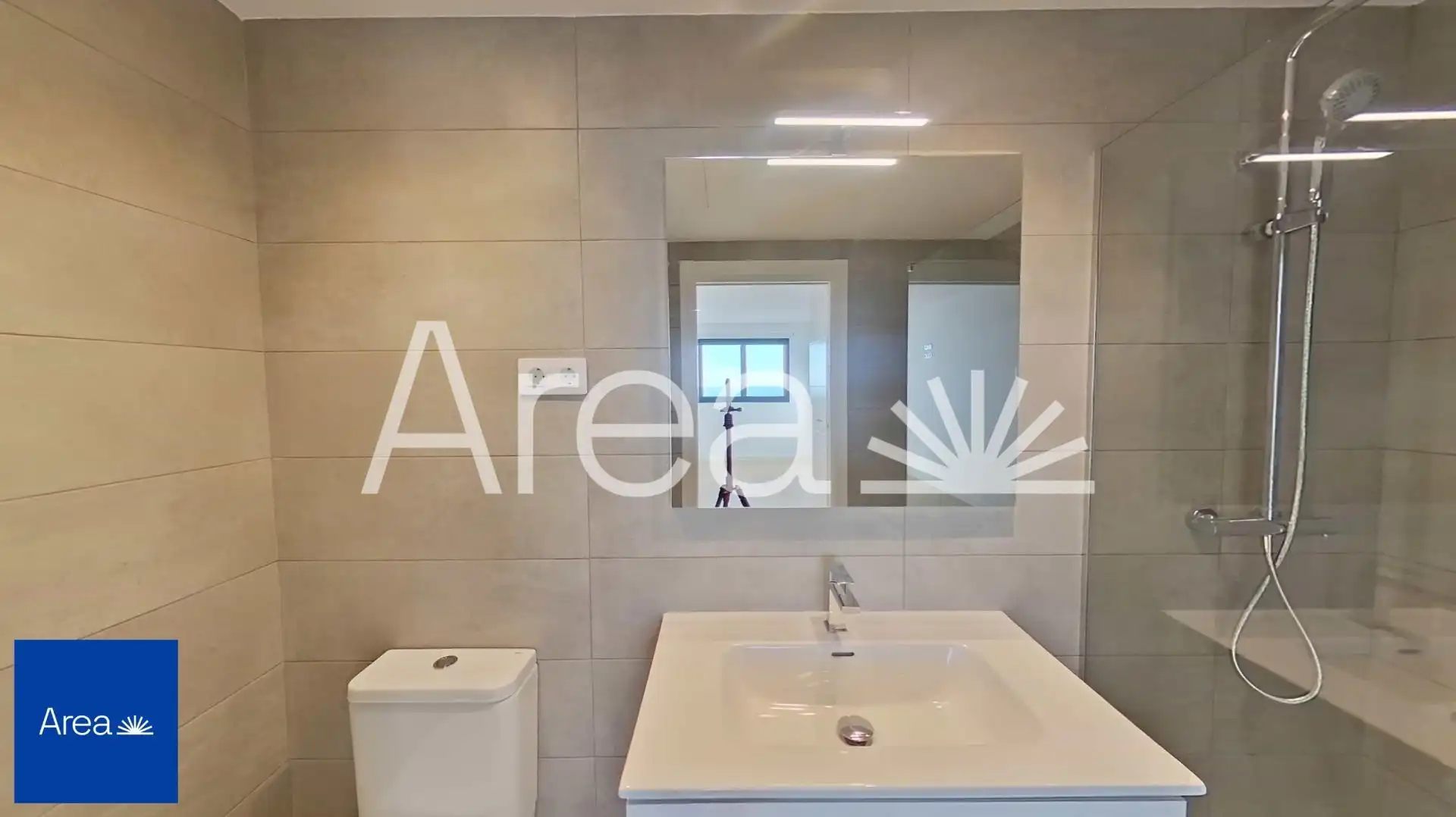Baño de Piso de alquiler en Mataró con Aire acondicionado, Calefacción y Terraza