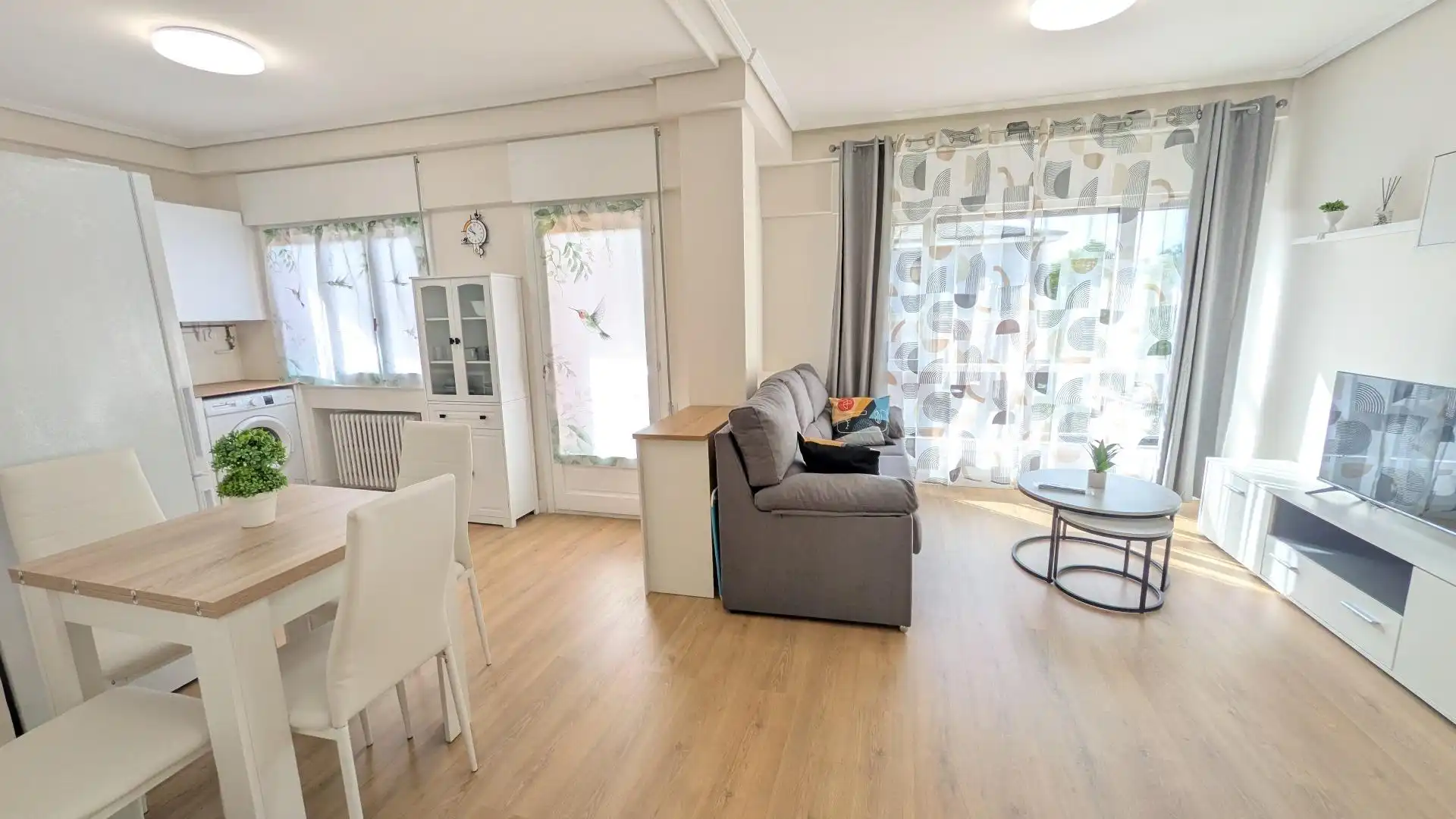Wohnzimmer von Wohnung zur Miete in Santander mit Heizung, Terrasse und Möbliert