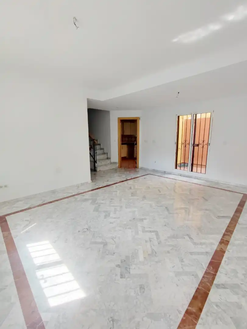 Casa adosada en venda en Los Barrios amb Alarma