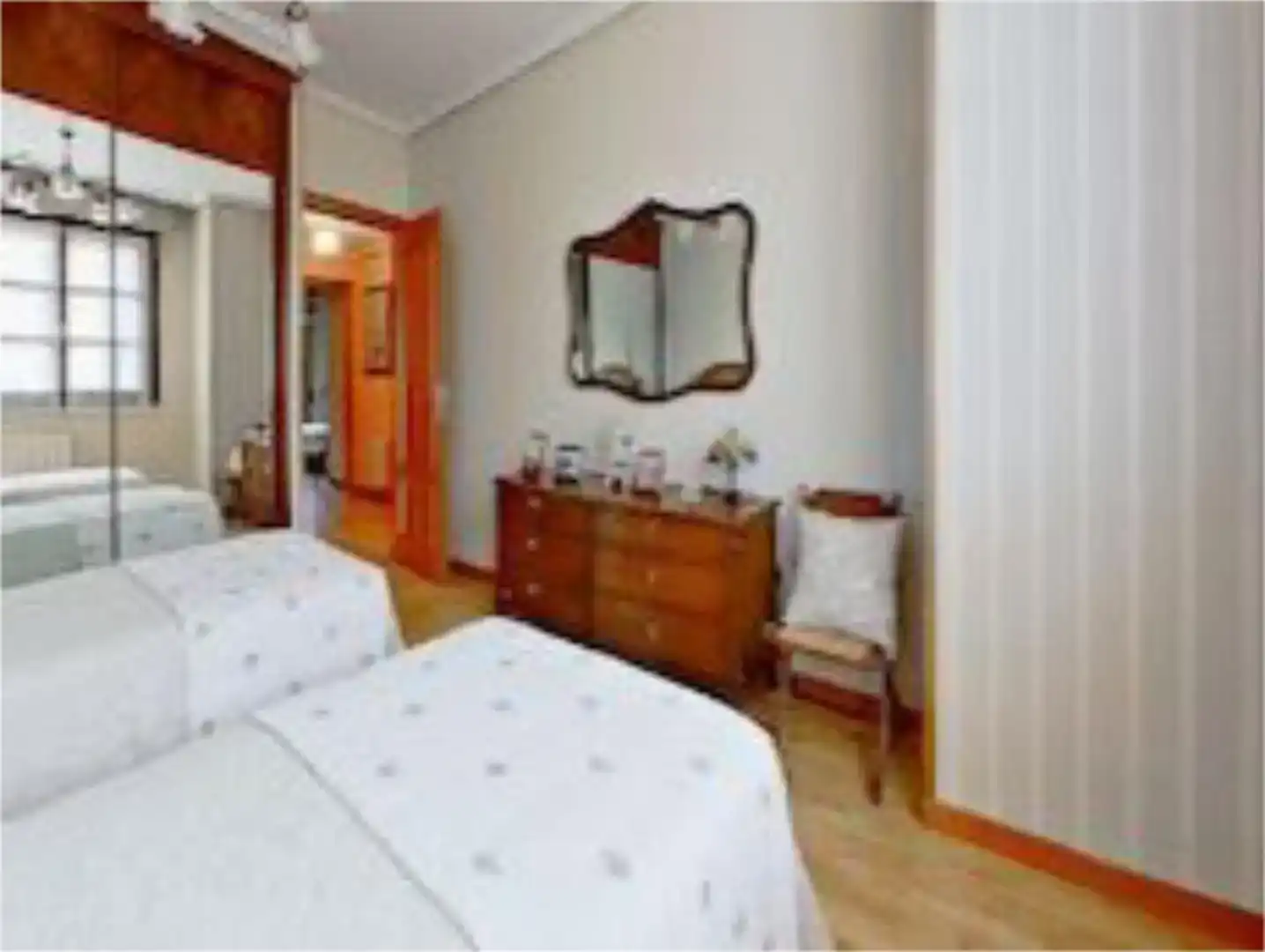 Dormitori de Casa o xalet en venda en Vitoria - Gasteiz amb Jardí privat, Parquet i Traster