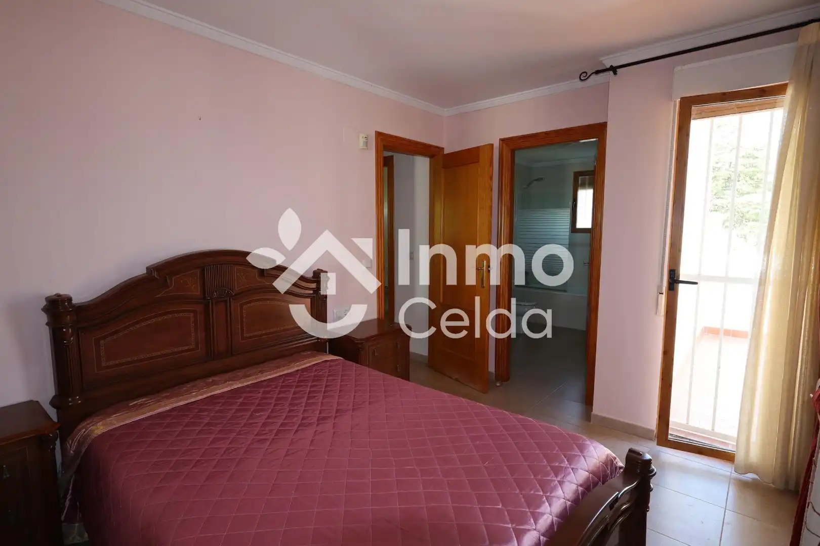 Habitación de Casa adosada en venta en Chiva con Calefacción, Jardín privado y Terraza