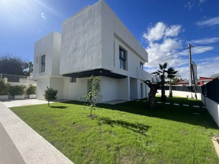 Vista exterior de Casa o chalet en venta en L'Alfàs del Pi con Aire acondicionado, Calefacción y Jardín privado