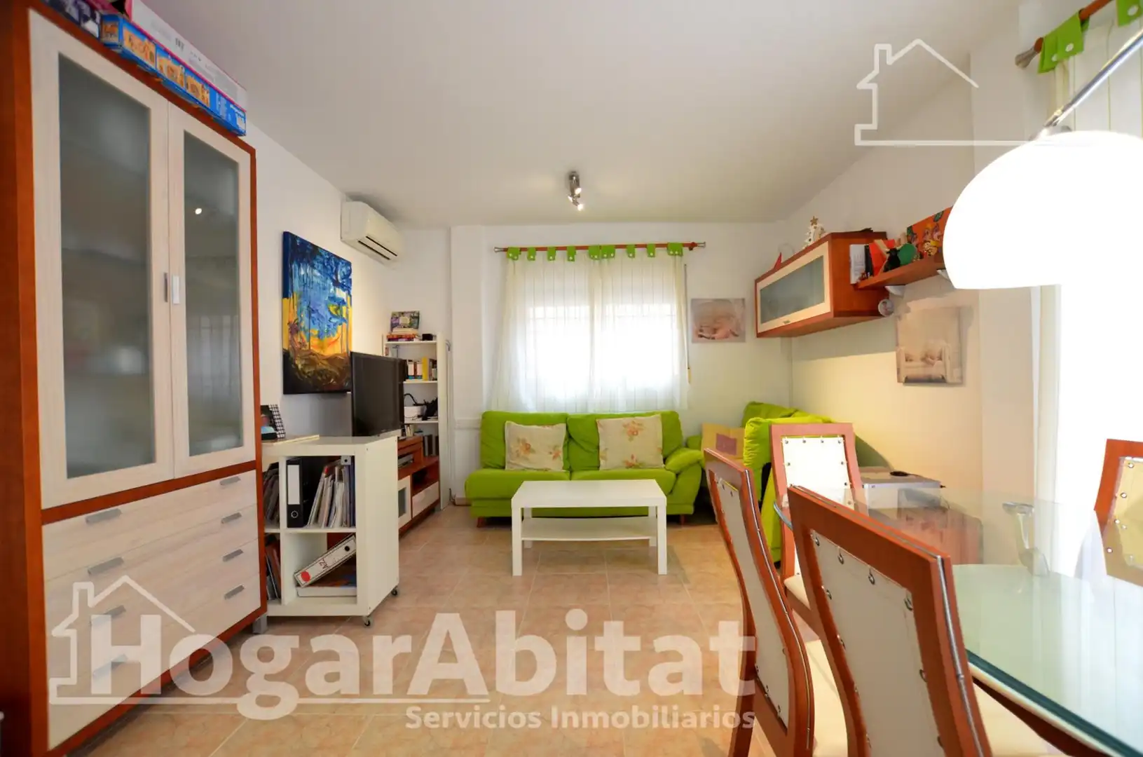 Wohnzimmer von Einfamilien-Reihenhaus zum Verkauf in Cullera mit Privatgarten, Terrasse und Abstellraum