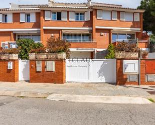 Exterior view of Single-family semi-detached for sale in Vilassar de Dalt  with Heating, Private garden and Terrace