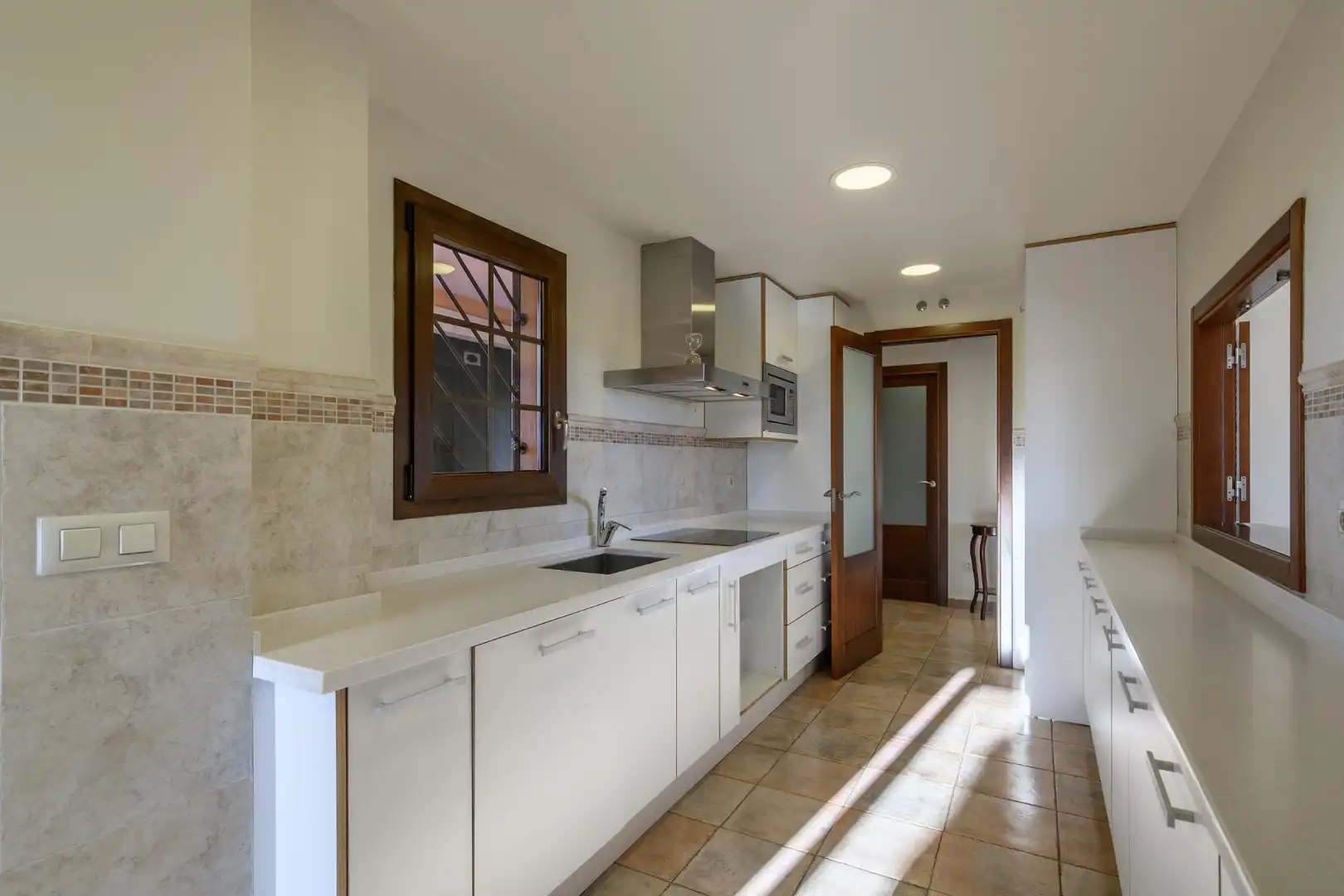 Küche von Dachboden zum Verkauf in Ayamonte mit Terrasse, Abstellraum und Möbliert