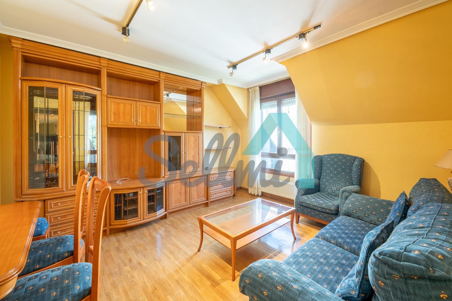 Living room of Flat for sale in Oviedo   with Heating, Parquet flooring and Storage room