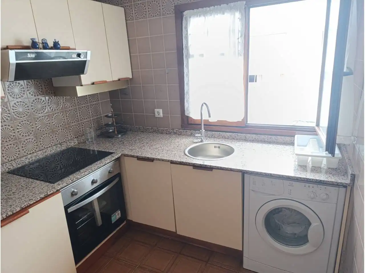 Cuina de Pis de lloguer en Oviedo  amb Calefacció, Parquet i Terrassa