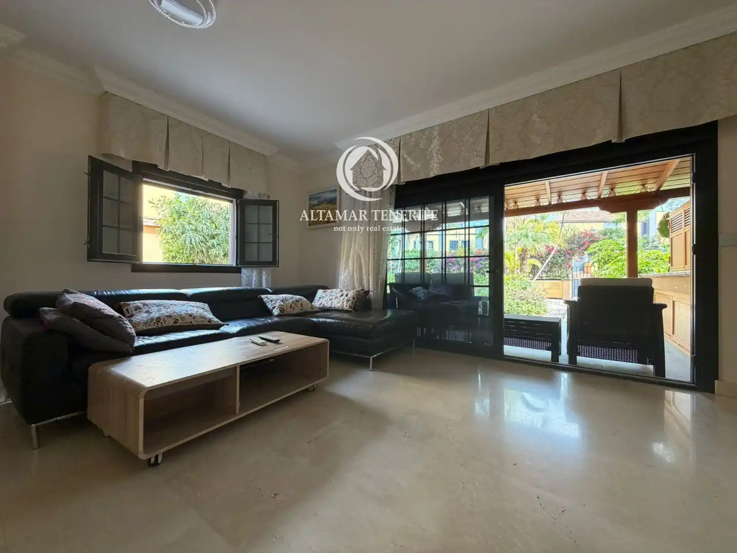 Wohnzimmer von Einfamilien-Reihenhaus zur Miete in Adeje mit Klimaanlage, Terrasse und Abstellraum