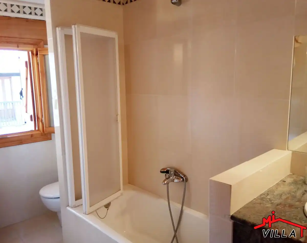 Baño de Casa o chalet en venta en Roncal / Erronkari con Calefacción