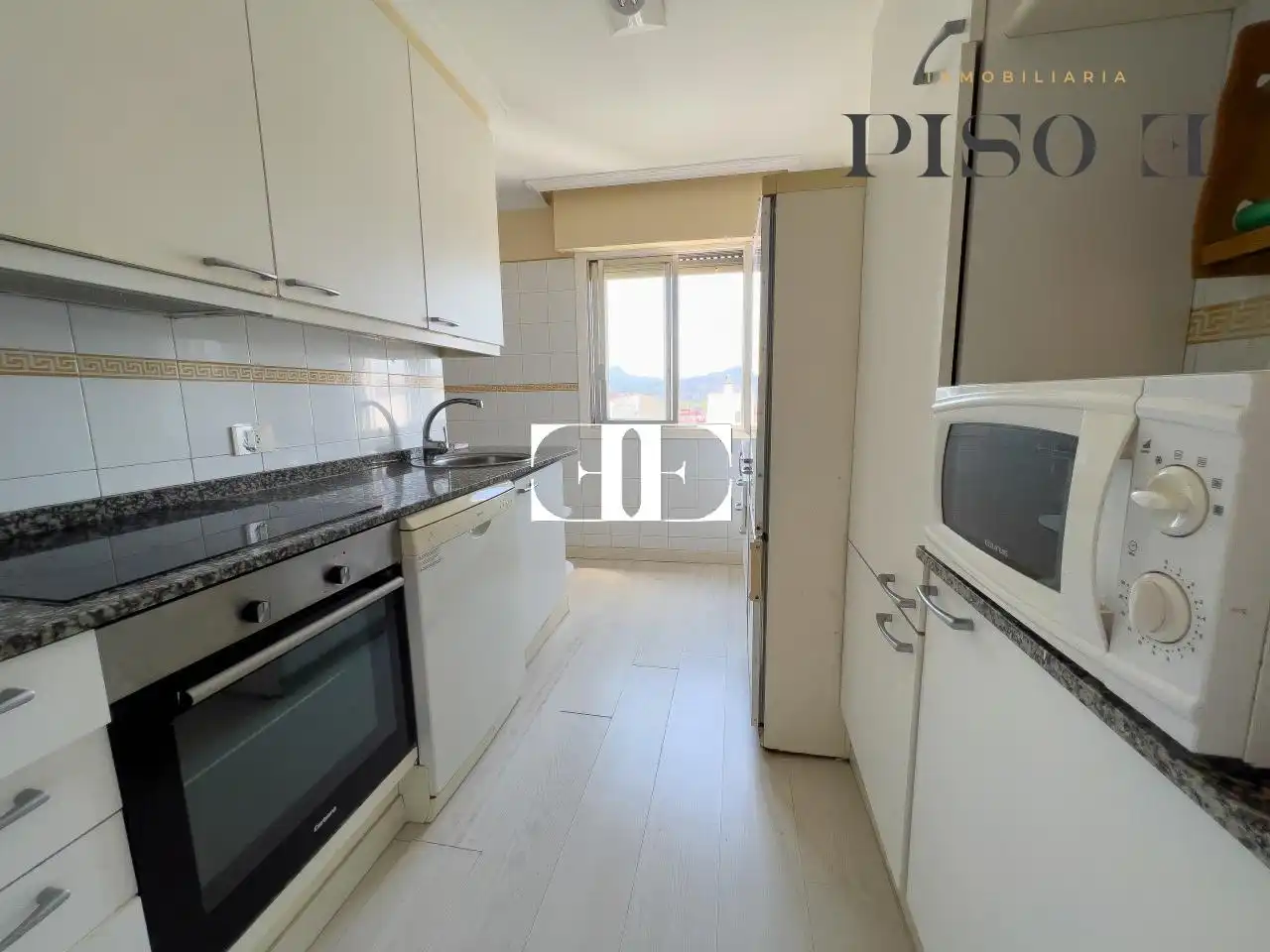 Cocina de Apartamento en venta en Vigo  con Calefacción y Trastero