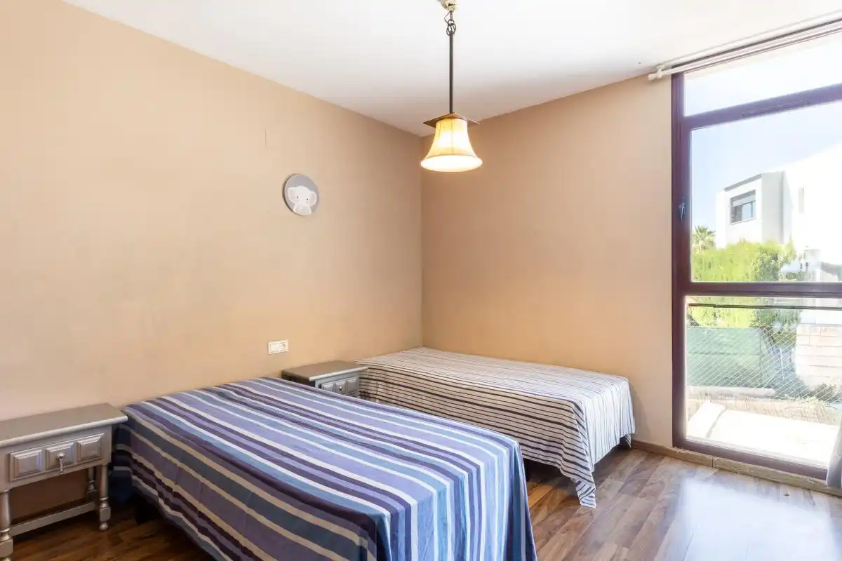Schlafzimmer von Haus oder Chalet zum Verkauf in Chiva mit Heizung, Privatgarten und Abstellraum
