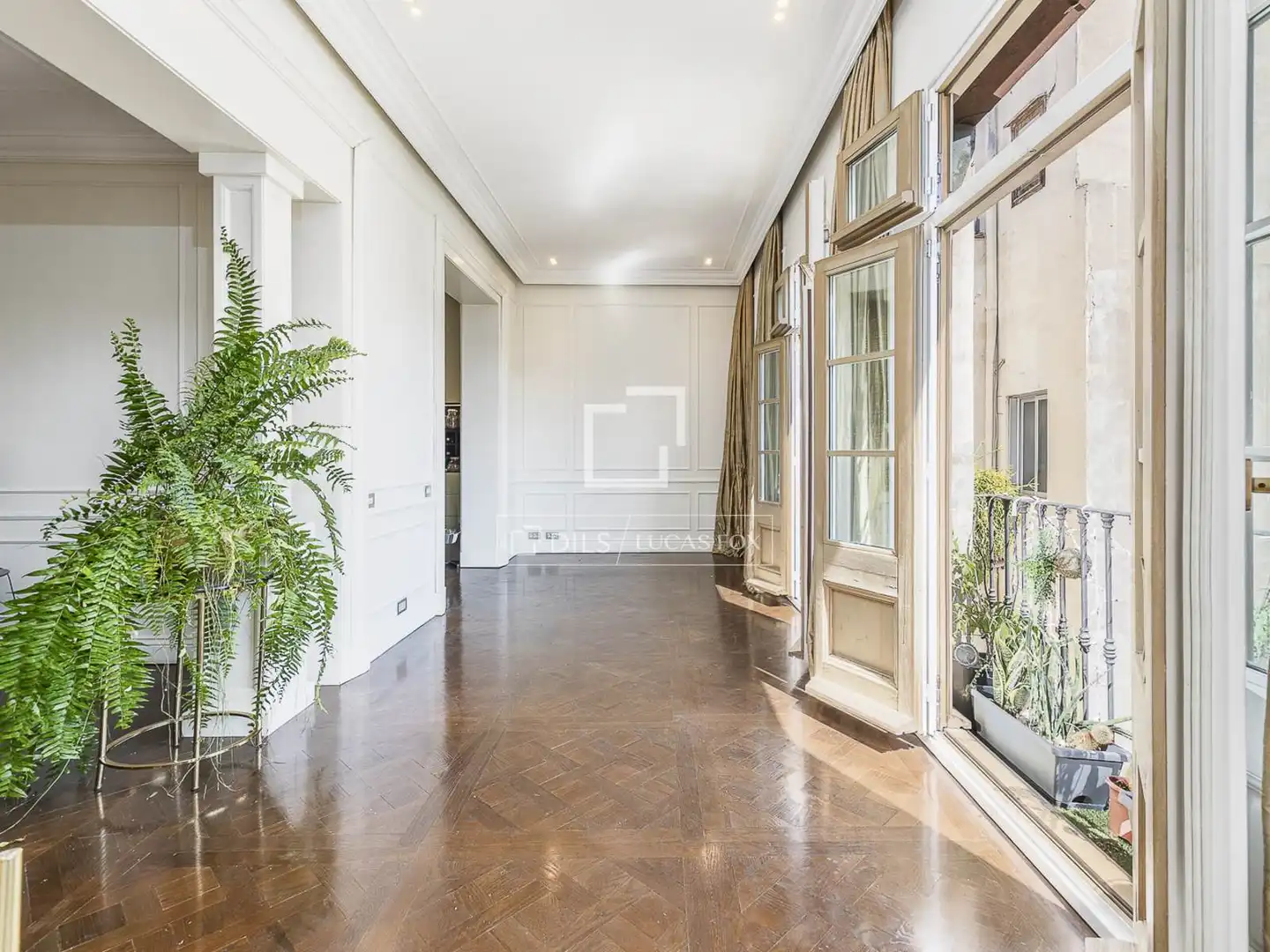 Wohnung zum Verkauf in Barcelona mit Klimaanlage, Parkett und Terrasse