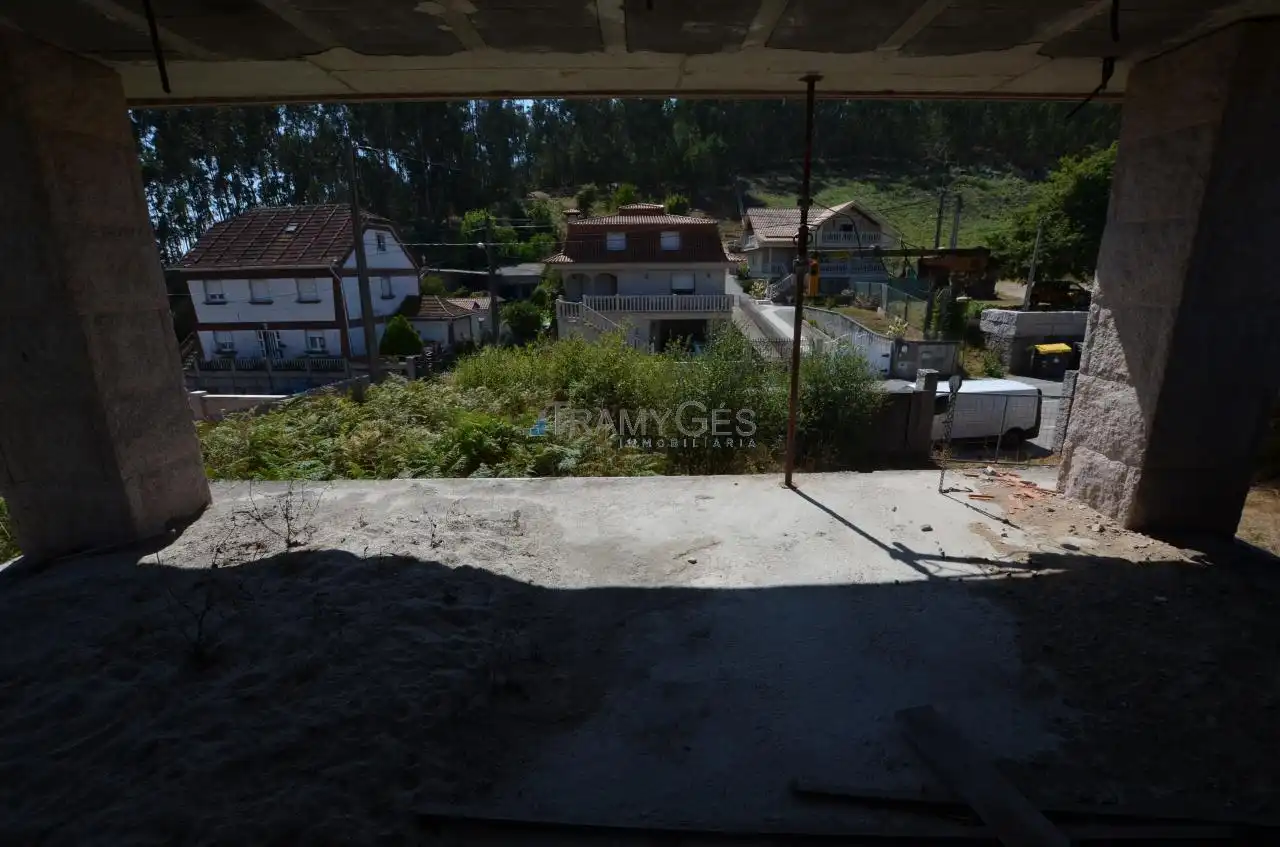 Casa o xalet en venda en Redondela amb Jardí privat, Terrassa i Traster