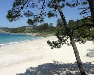 Vista exterior de Casa o xalet en venda en Cangas  amb Calefacció, Jardí privat i Traster