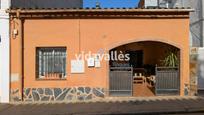 Vista exterior de Casa adosada en venda en Cardedeu amb Calefacció, Jardí privat i Terrassa