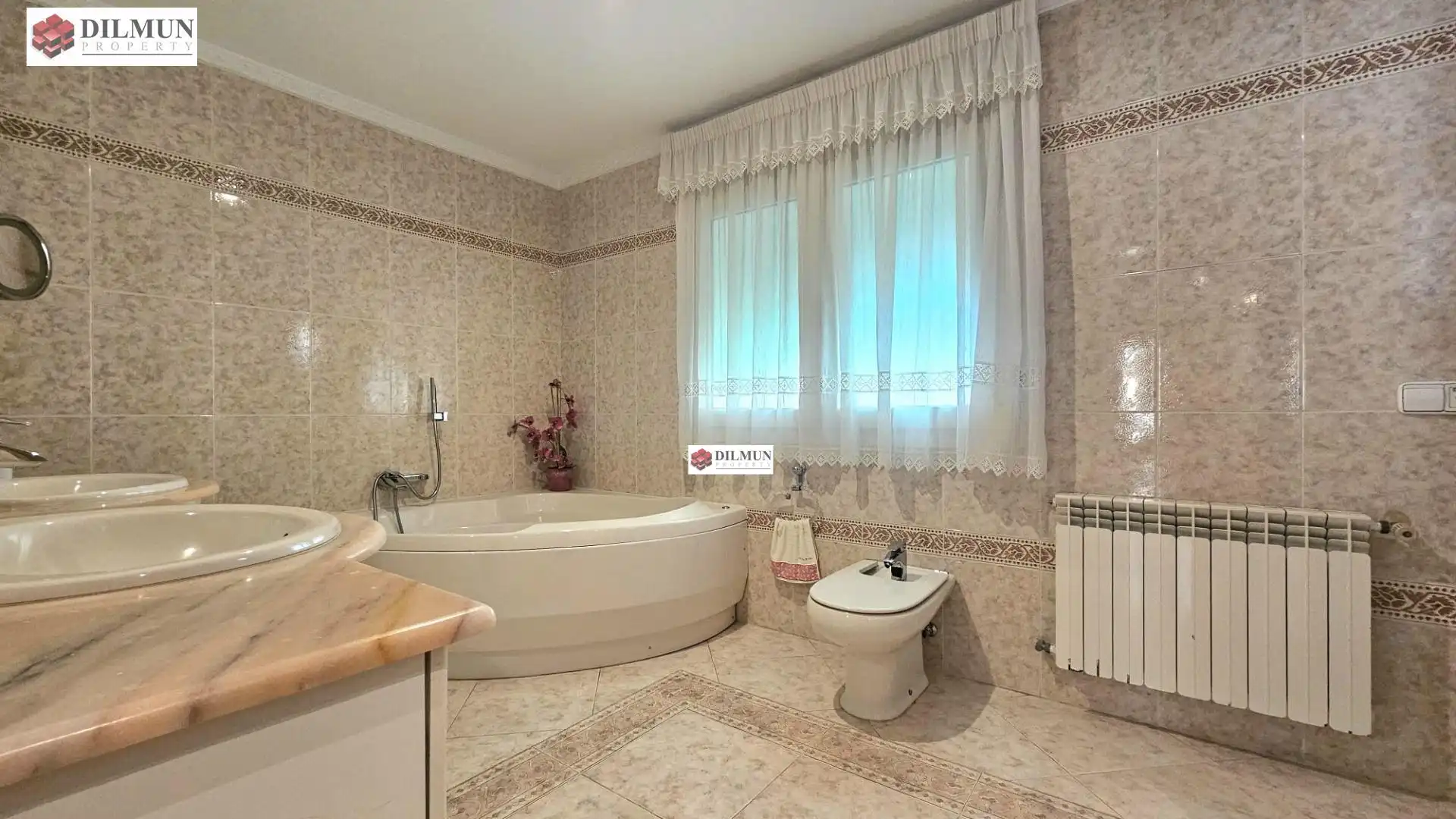 Bathroom of Houses for sale in Mijas  with Air Conditioner, Heating and Terrace