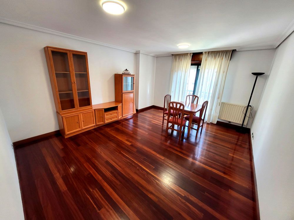 Living room of Flat to rent in Vigo   with Heating, Private garden and Parquet flooring
