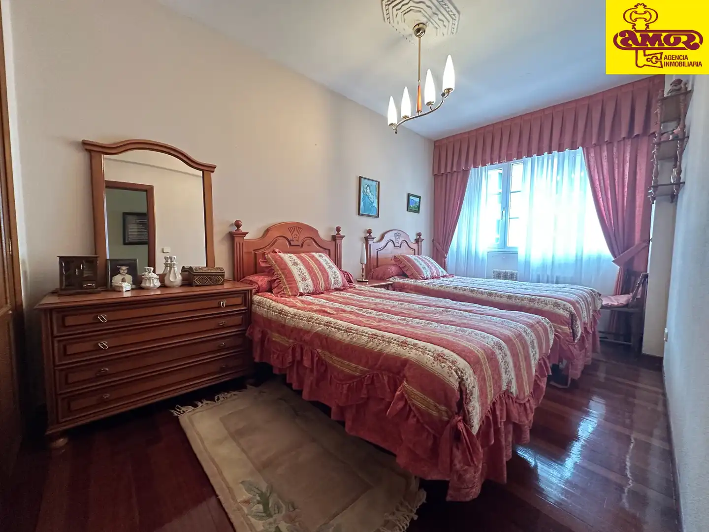 Dormitori de Casa o xalet en venda en Santiago de Compostela  amb Calefacció, Jardí privat i Terrassa