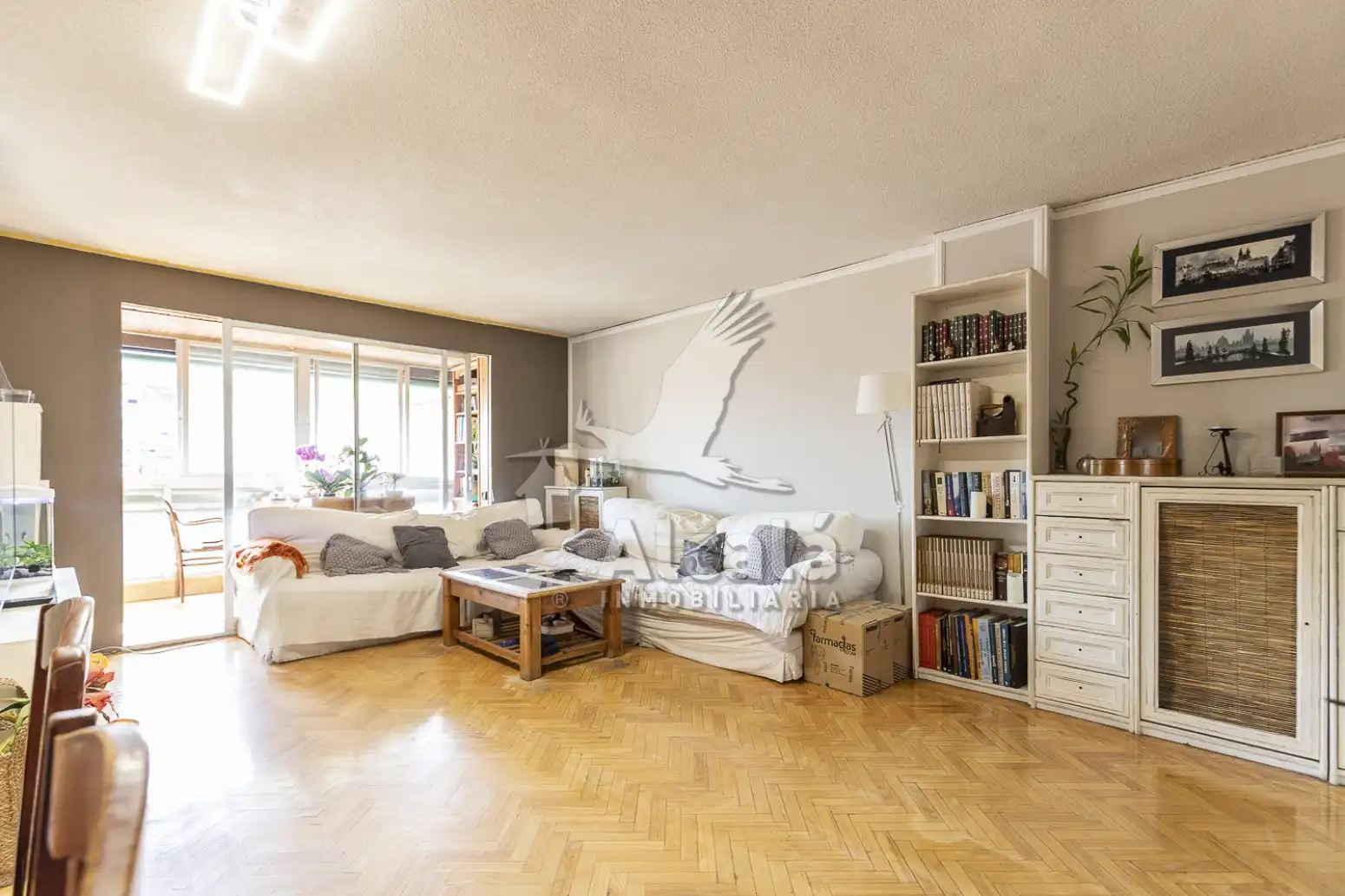 Sala d'estar de Pis en venda en Alcalá de Henares amb Aire condicionat, Calefacció i Parquet
