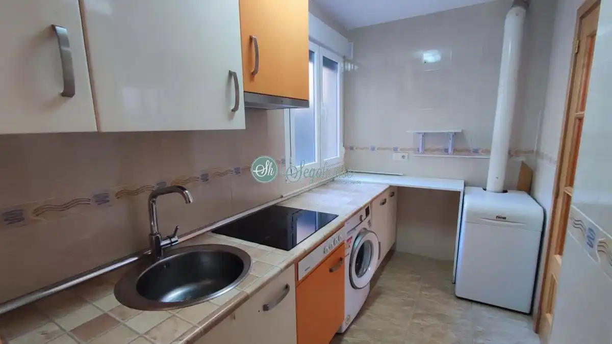 Cocina de Piso en venta en Hontanares de Eresma con Calefacción, Terraza y Amueblado