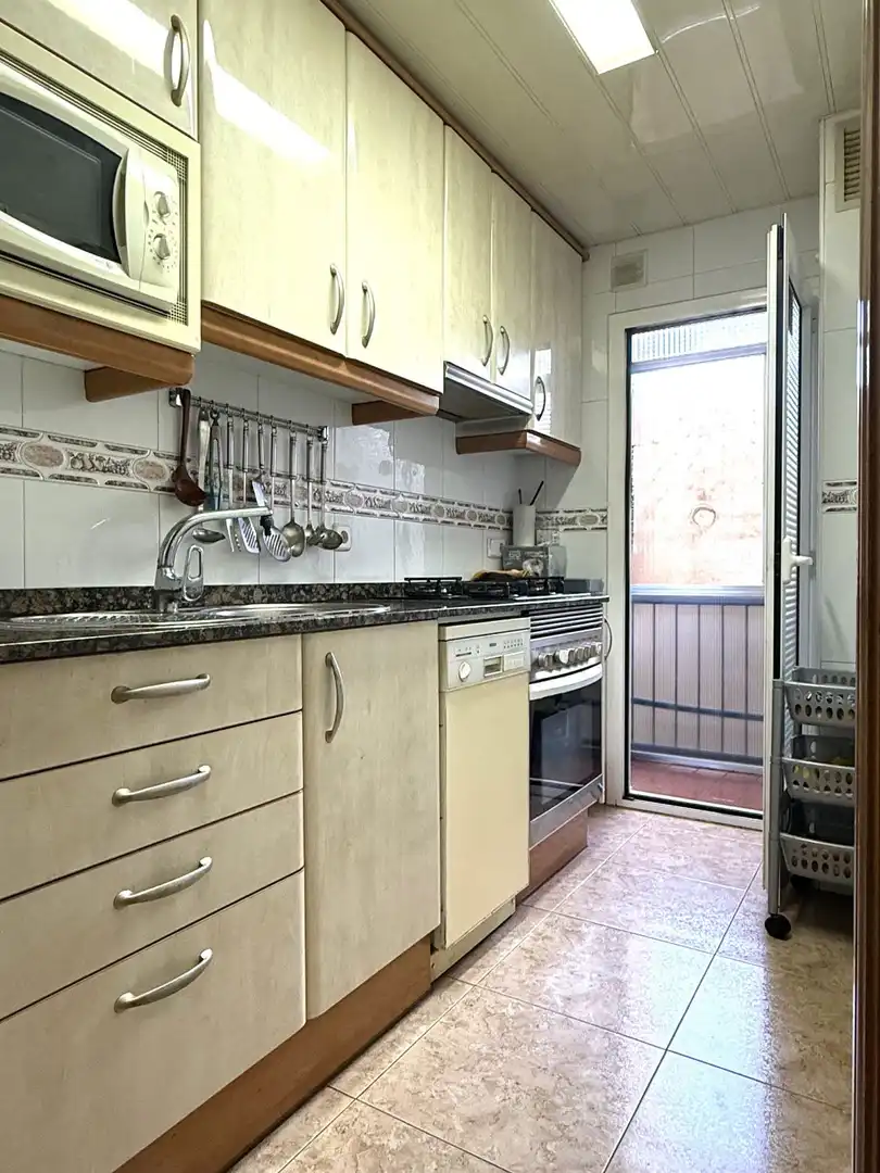 Cuina de Pis en venda en Sant Boi de Llobregat amb Aire condicionat, Calefacció i Terrassa