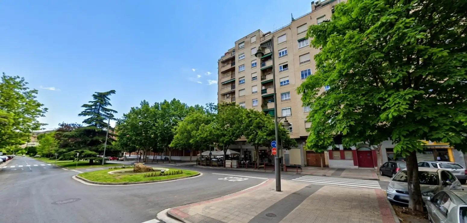 Vista exterior de Pis en venda en  Logroño amb Calefacció, Parquet i Terrassa