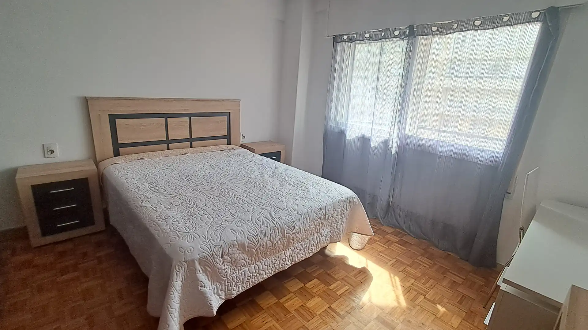 Bedroom of Flat for rent in Vigo   with Parquet flooring, Furnished and Oven