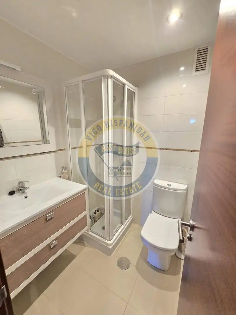 Bathroom of Flat for rent in Vigo   with Heating and Furnished