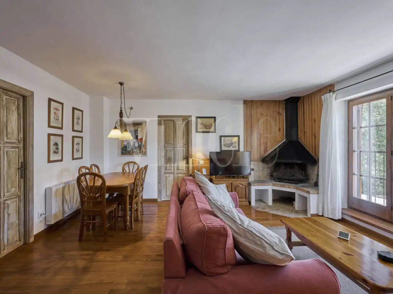 Sala de estar de Casa adosada en venta en Urús con Parquet y Terraza