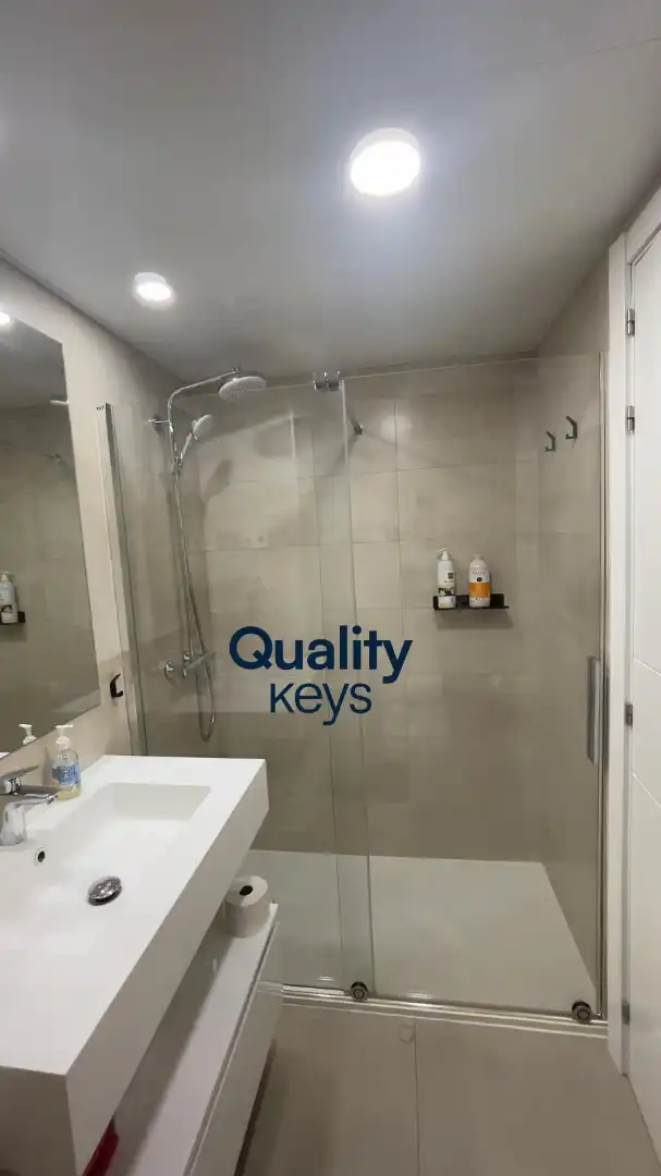 Bathroom of Flat for rent in Madrid  with Air Conditioner, Heating and Terrace