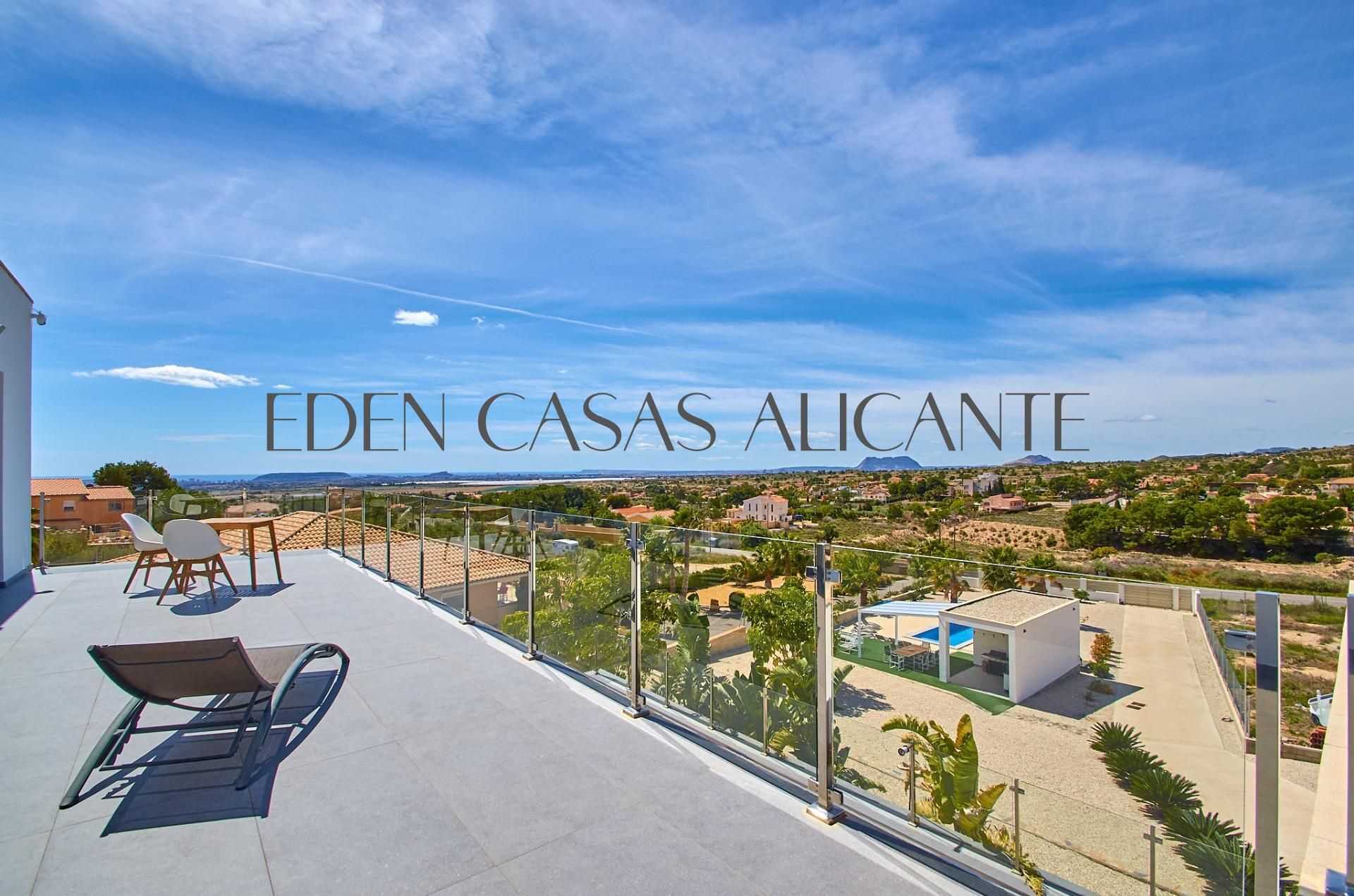 Terrassa de Casa o xalet en venda en Alicante / Alacant amb Aire condicionat, Calefacció i Jardí privat