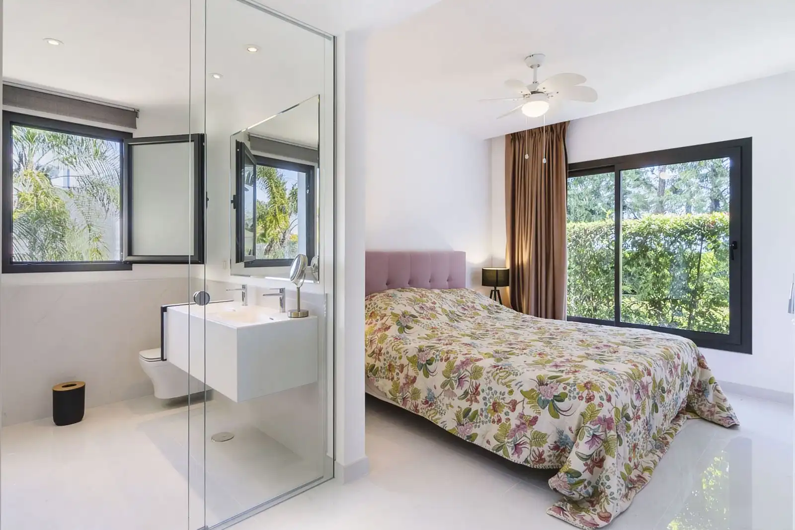 Bedroom of Apartments for sale in Estepona  with Air Conditioner, Terrace and Storage room