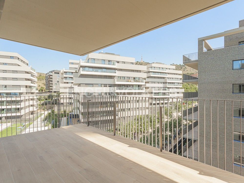 Exterior view of Apartment to rent in Esplugues de Llobregat  with Air Conditioner, Heating and Parquet flooring
