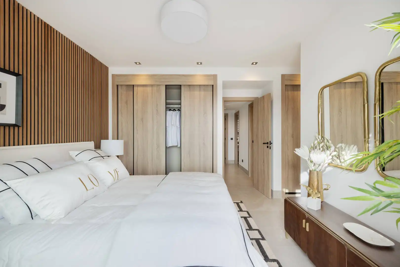 Habitación de Casa adosada en venta en Istán con Aire acondicionado, Calefacción y Jardín privado