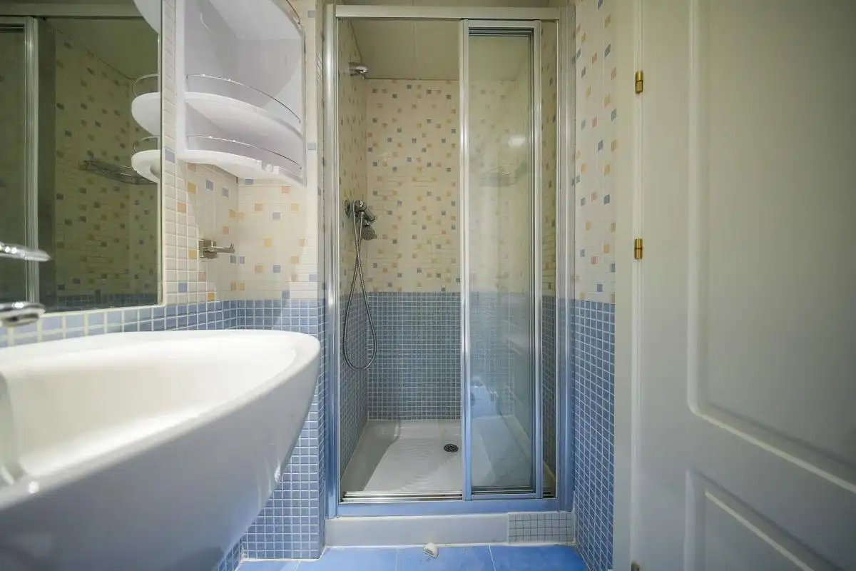 Bathroom of Flat for rent in Madrid  with Air Conditioner, Heating and Terrace