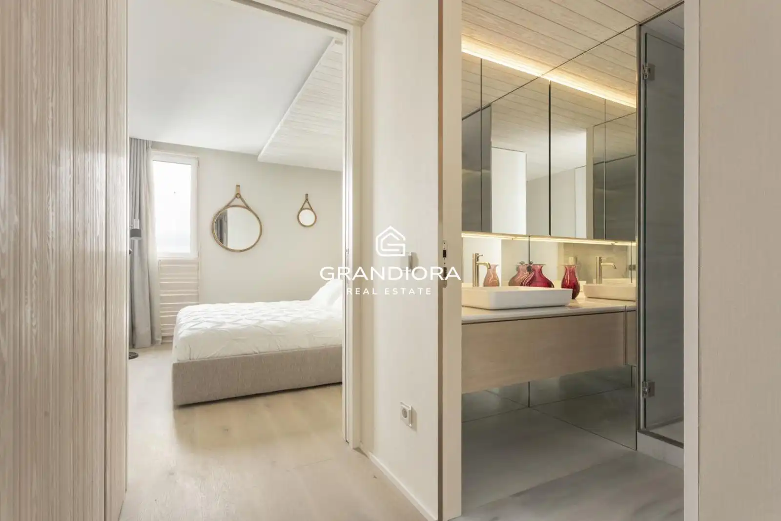 Habitación de Ático en venta en Barcelona con Terraza, Amueblado y Alarma