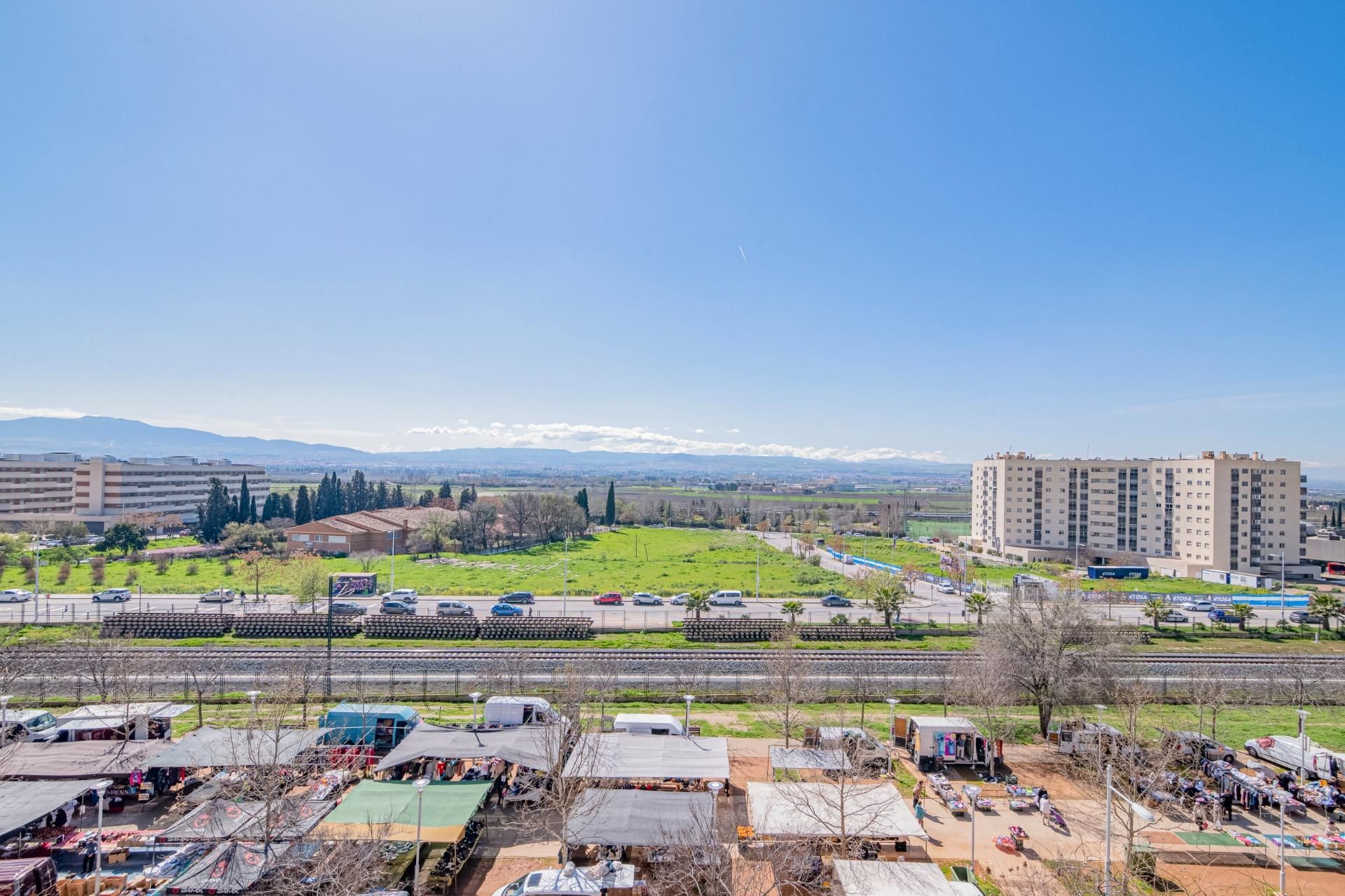 Vista exterior de Piso en venta en  Granada Capital con Trastero