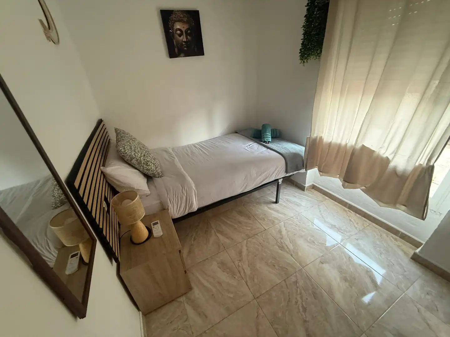 Schlafzimmer von Einfamilien-Reihenhaus zum Verkauf in Granada mit Privatgarten, Terrasse und Möbliert