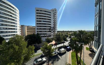 Vista exterior de Pis en venda en  Huelva Capital amb Aire condicionat, Terrassa i Traster