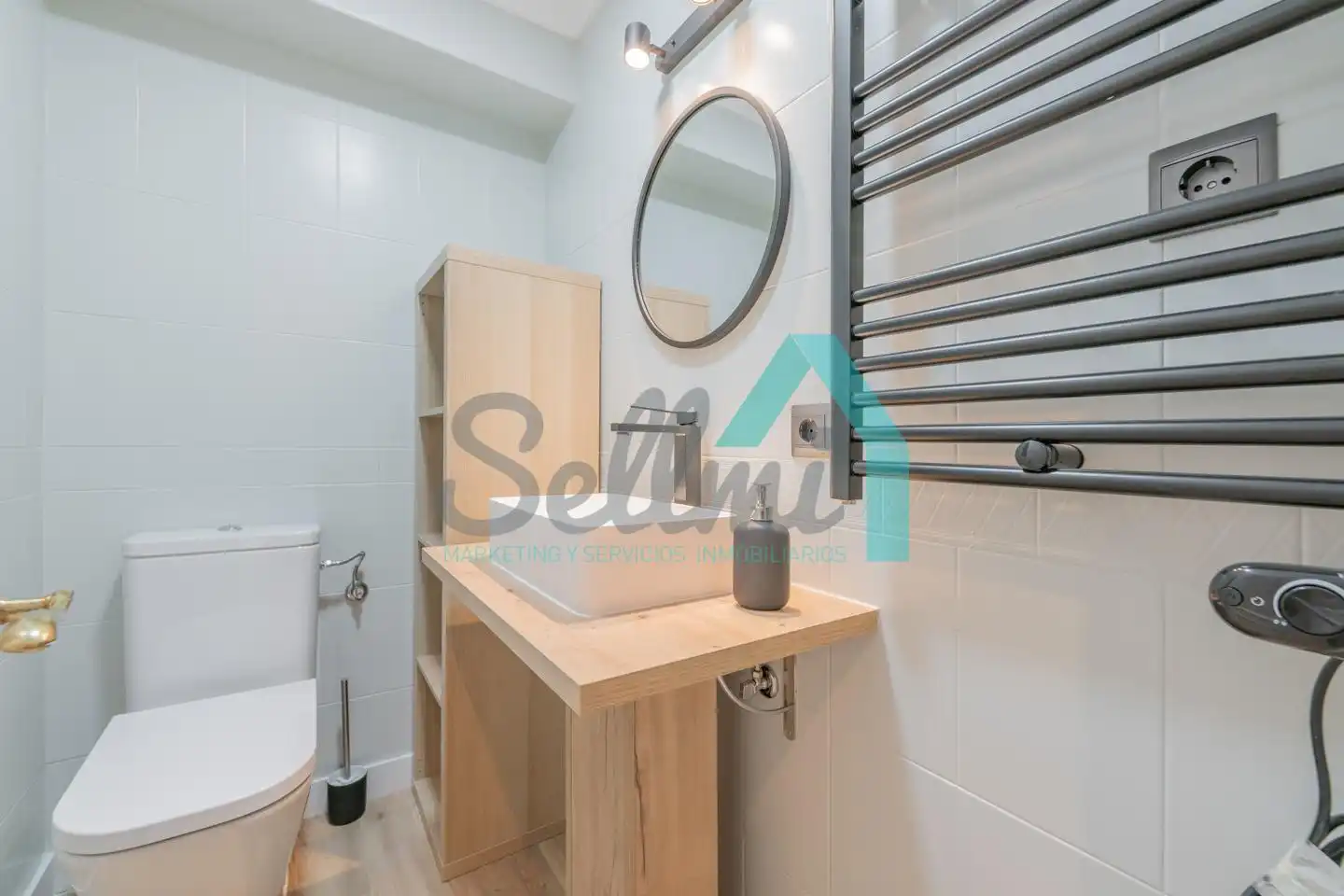 Bathroom of Flat for share in Oviedo   with Heating, Terrace and Furnished
