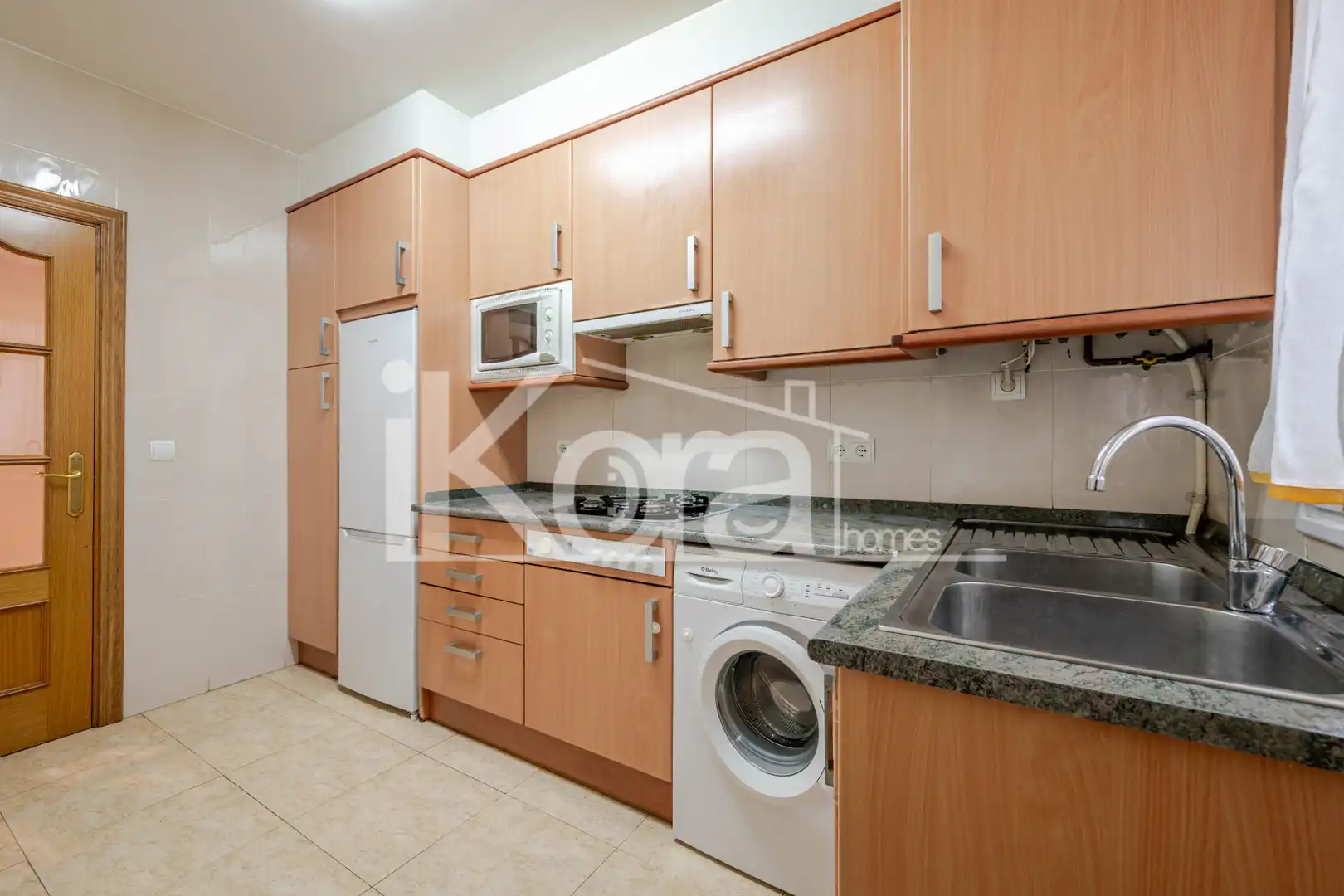 Kitchen of Flat for sale in Donostia - San Sebastián   with Heating, Storage room and Oven