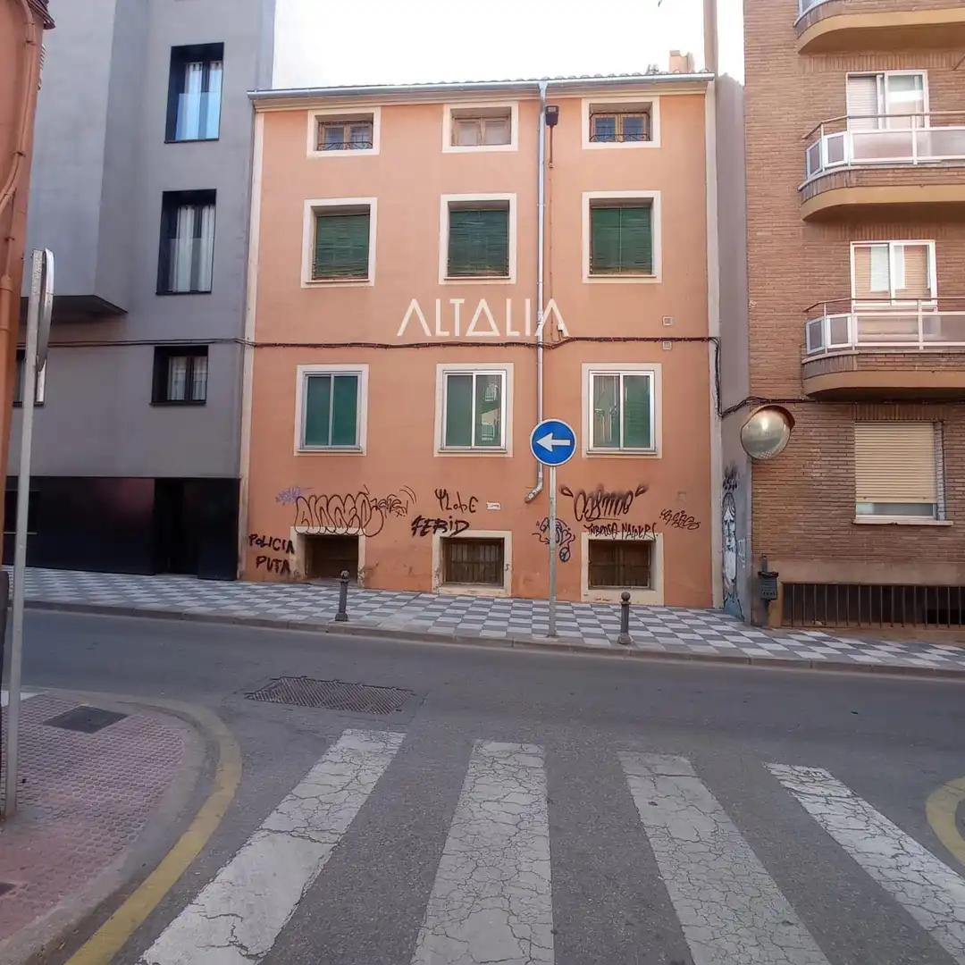 Vista exterior de Edifici en venda en Cuenca