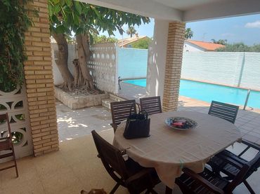 Casa amb balcó de lloguer a Corinto - Almarda